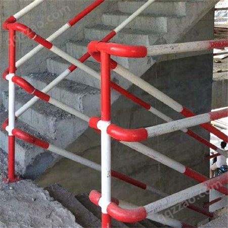 咨询厂家信凡 防护栏楼梯管件批发 钢管楼梯扶手接头 货源充足